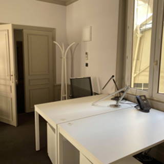 Bureau privé 32 m² 6 postes Coworking Rue des Remparts d'Ainay Lyon 69002 - photo 8
